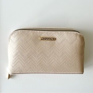 Unopened Missoni for Delta Cream Zigzag Pattern Amenity bag